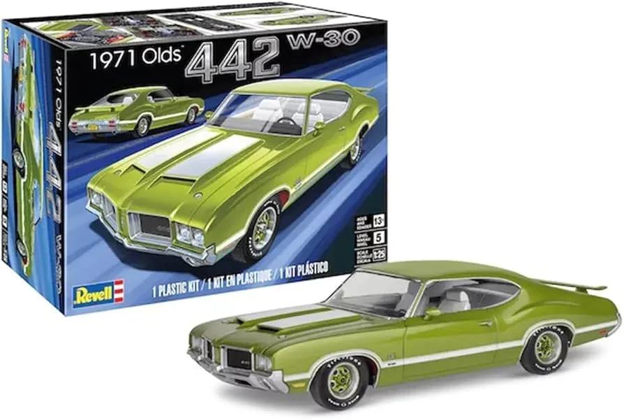 Revell 1/25 W-30 71 Olds 442 Model Kit — box art