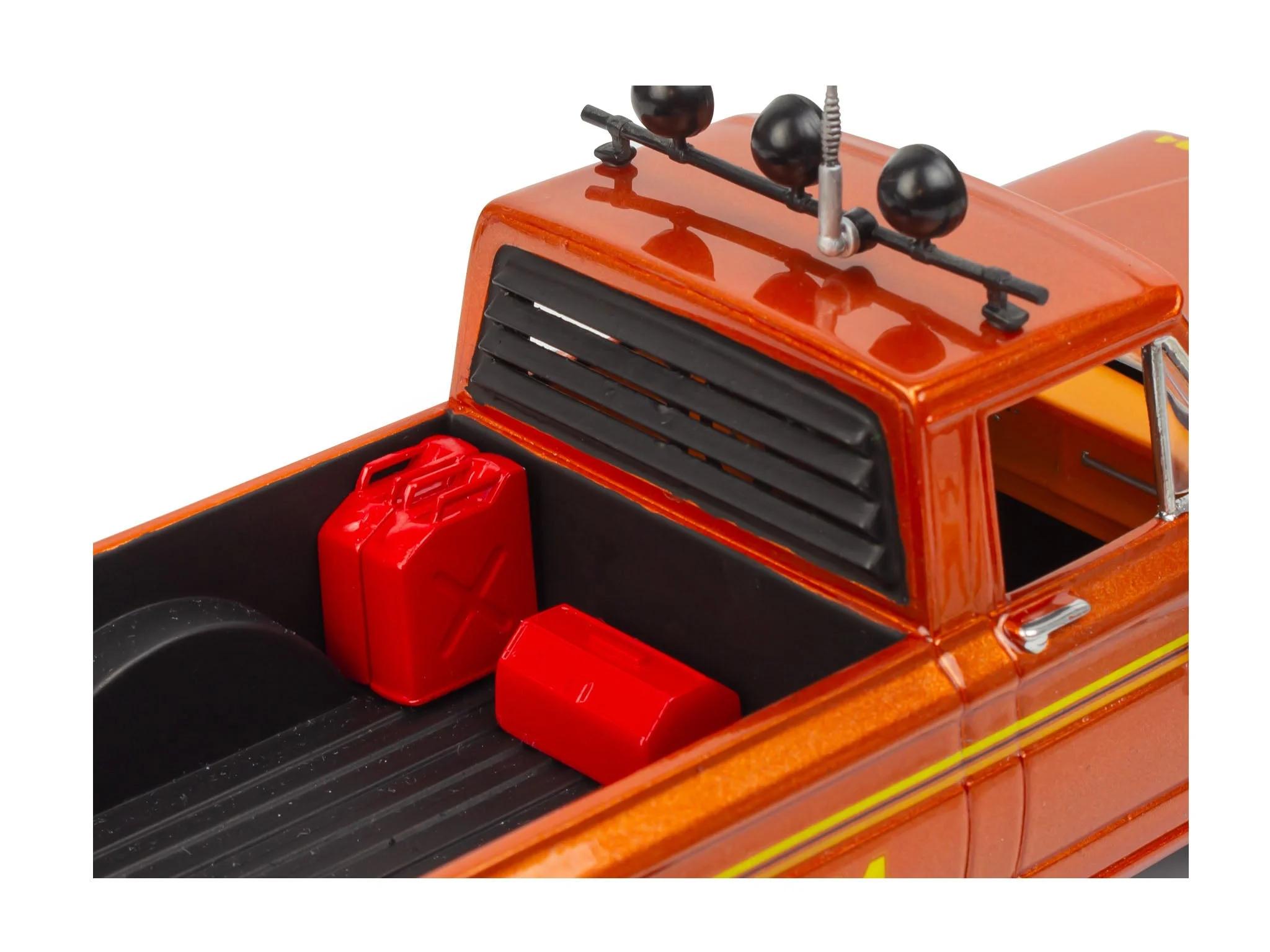 Revell 1/24 79 Jeep J10 Pickup W Camper Top Model Kit — official product photo 6