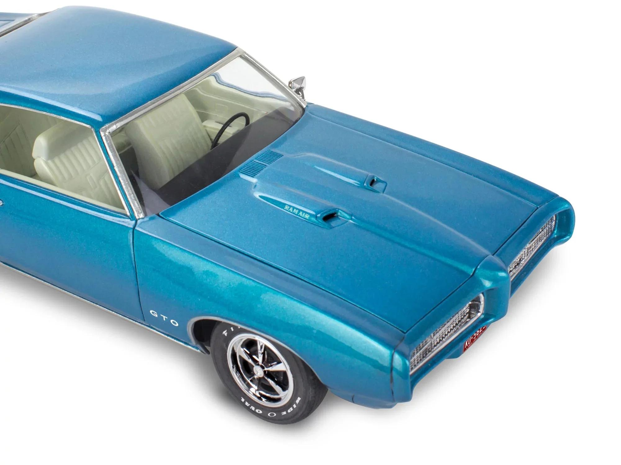 Revell 1/24 69 Pontiac Gto Model Kit — official product photo 6