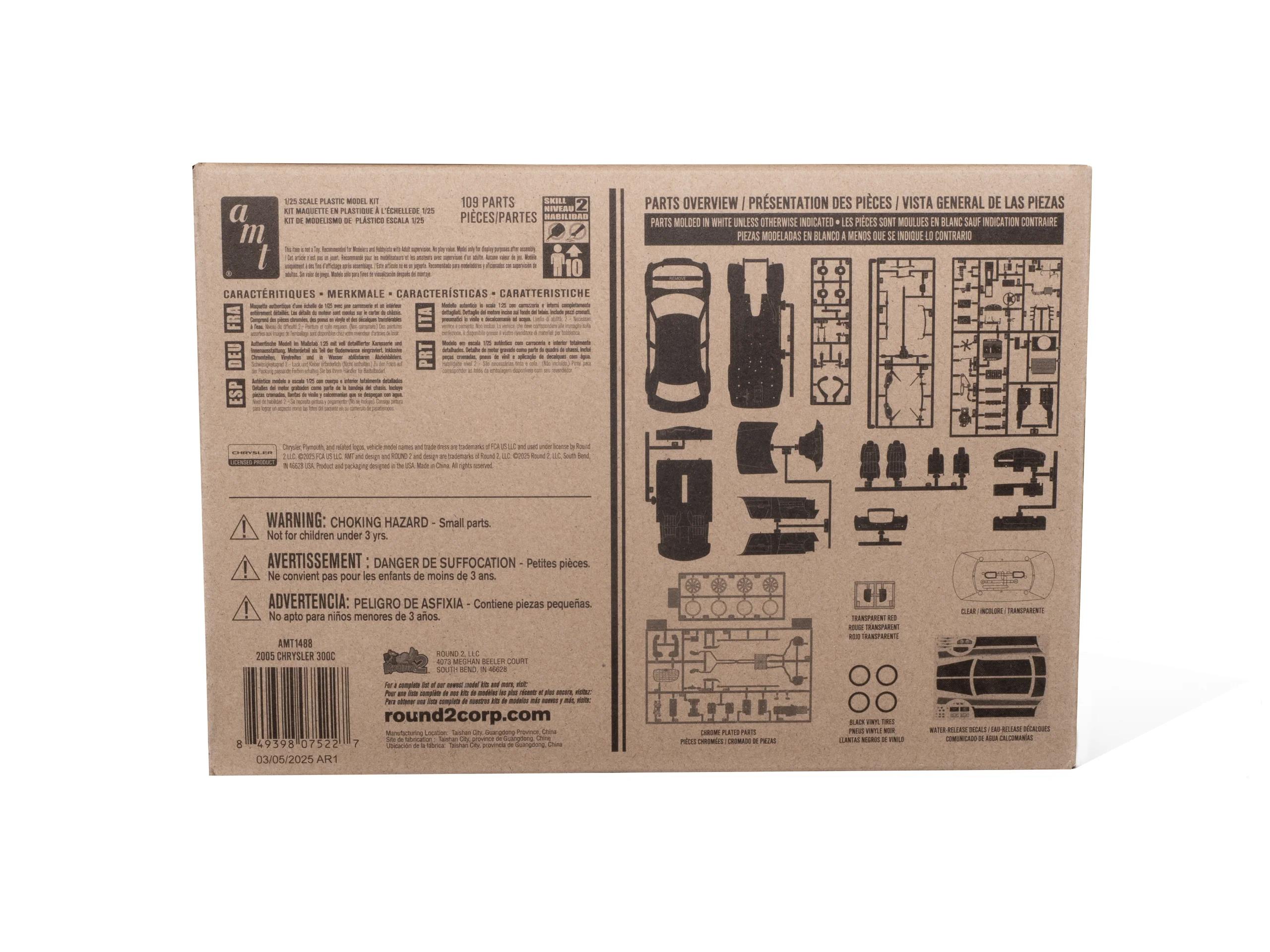 AMT 1/25 2005 Chrysler 300c Model Kit — official product photo 6