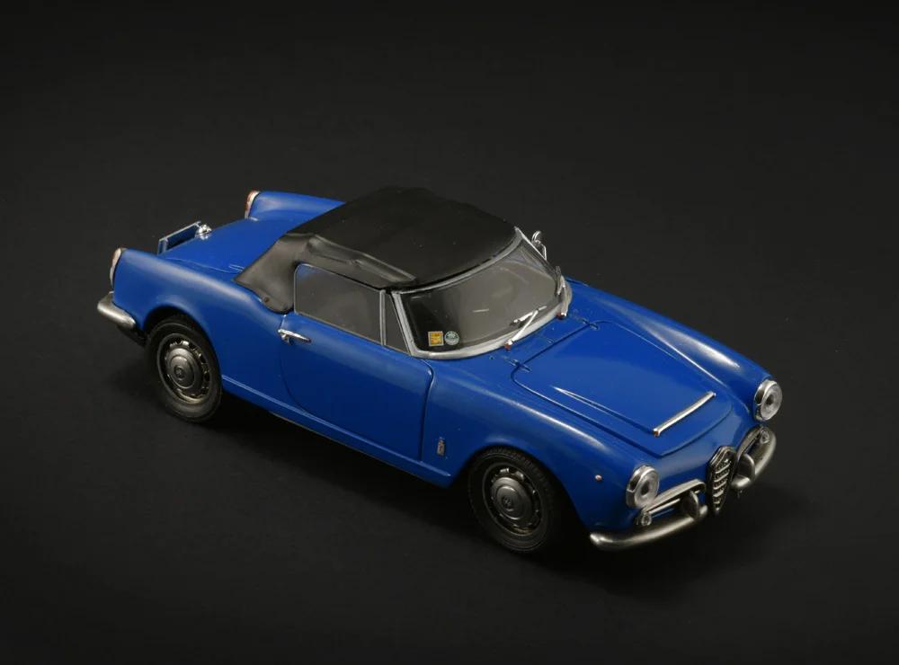 Italeri 1/24 Alfa Romeo Giulia 1600 Spider Model Kit — official product photo 5