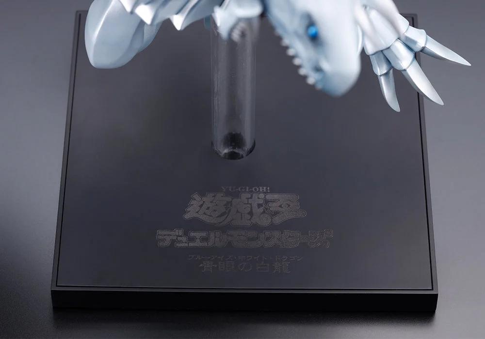 Blue-Eyes White Dragon Oshi Works — official product photo 5