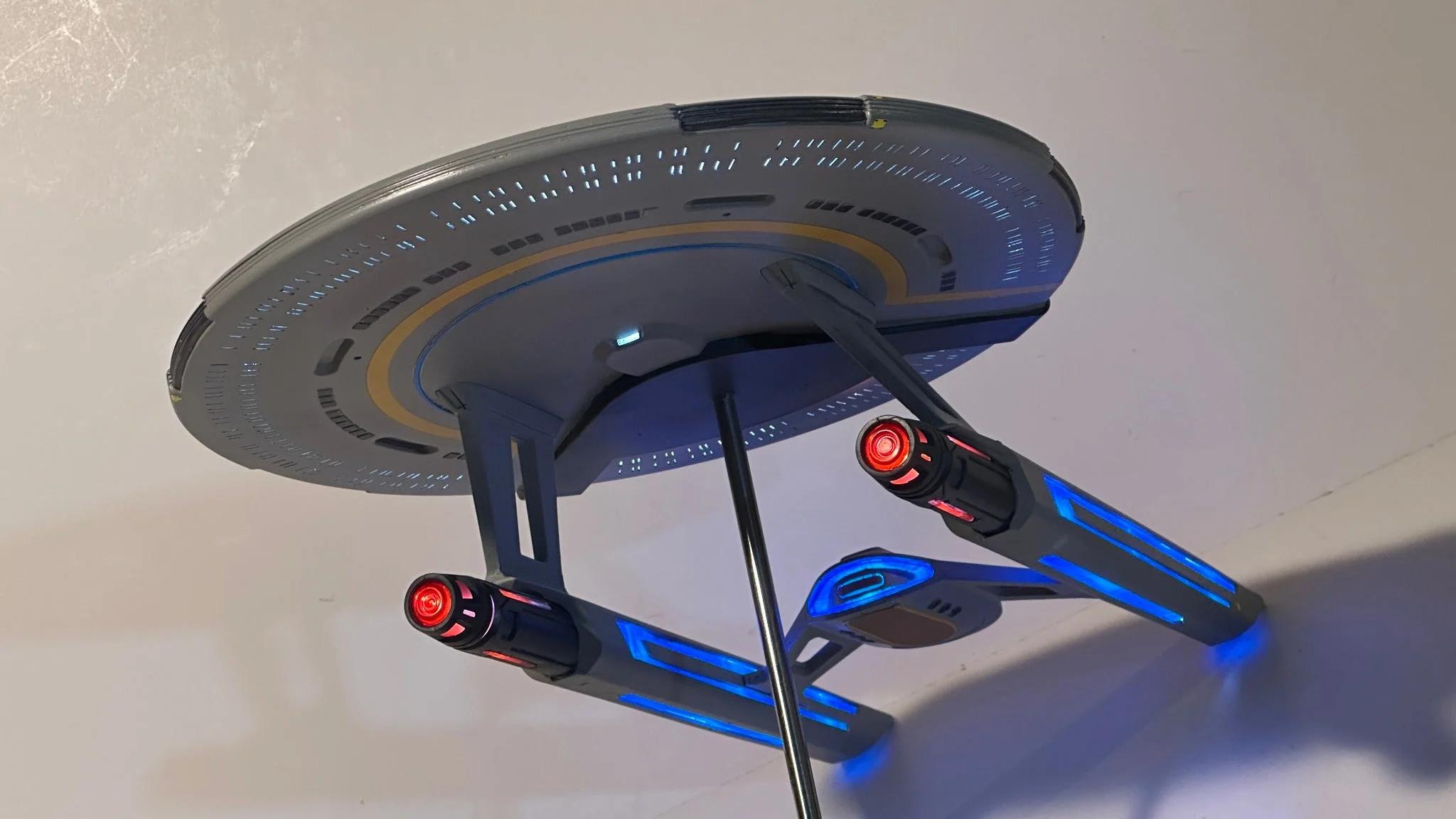 Polar Lights 1/1400 St Lower Decks Uss Cerritos Model Kit — official product photo 6