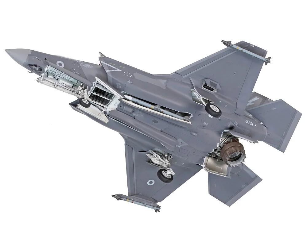 Tamiya 1/72 F-35B Lockheed Martin Lightning II Model Kit — official product photo 2
