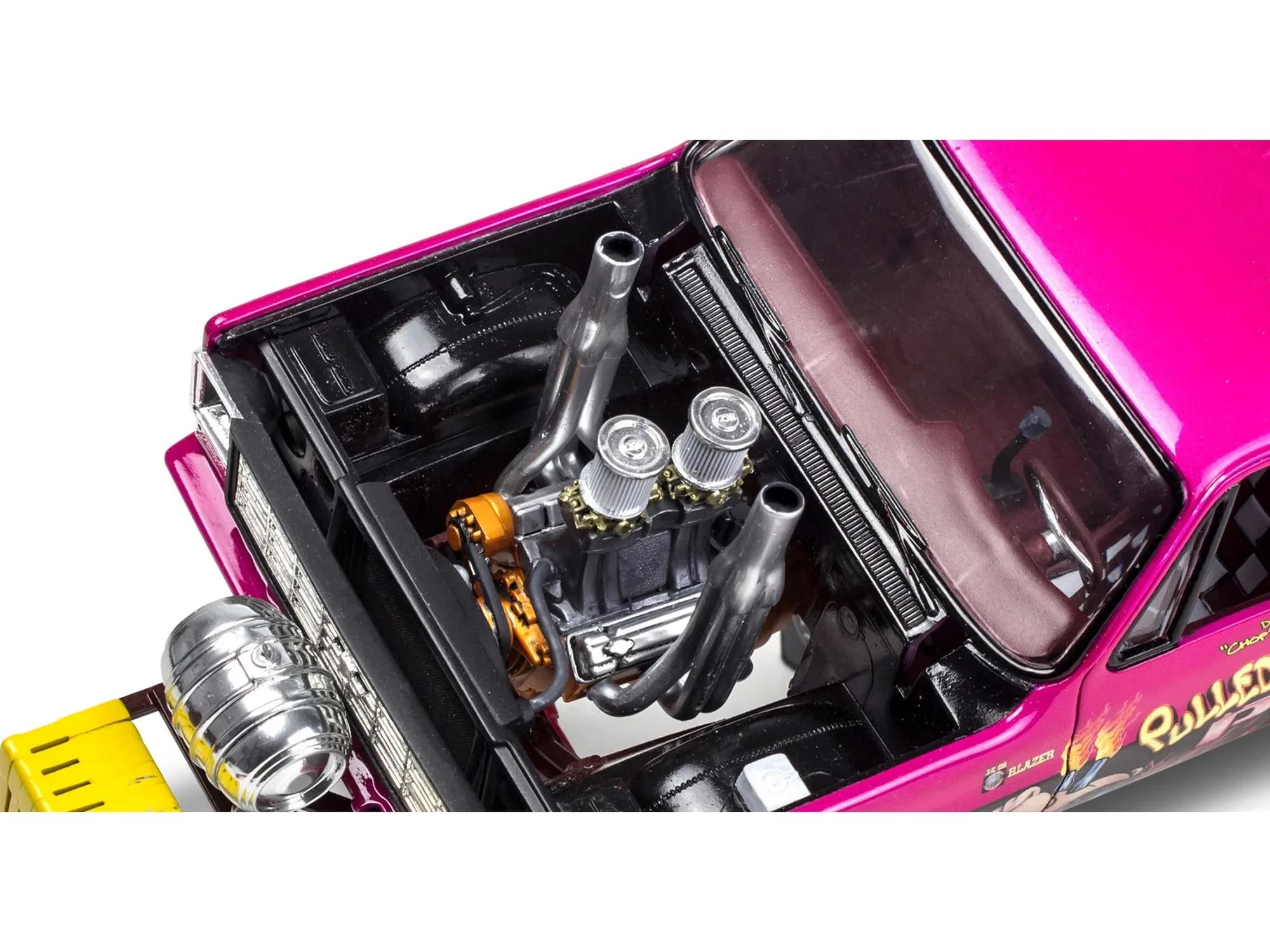Revell 1/24 78 Chevy Blazer Pulldozer Model Kit — official product photo 2
