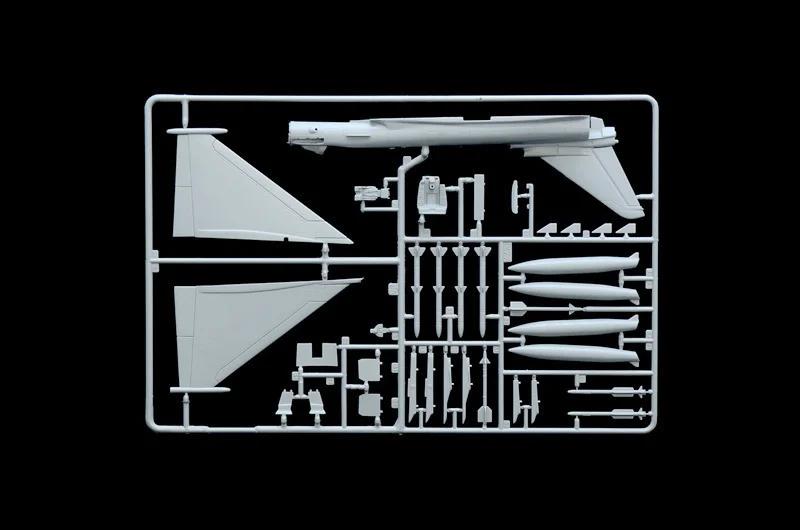 Italeri 1/72 EF-2000 Eurofighter Typhoon RAF Model Kit — official product photo 5