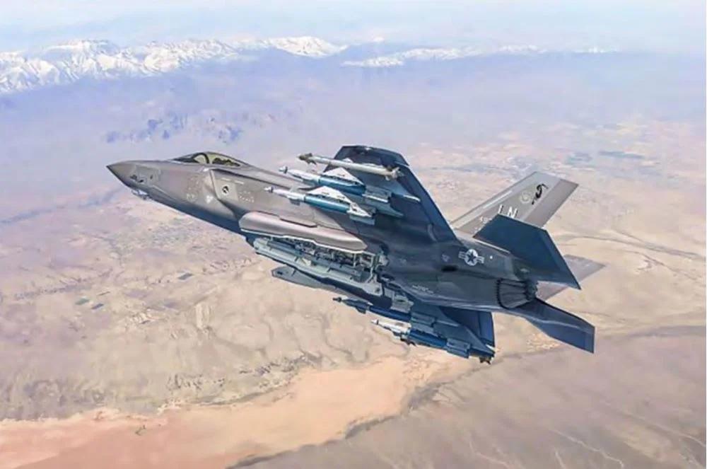 Italeri 1/72 F-35A Lightning II Beast Mode Model Kit — box art