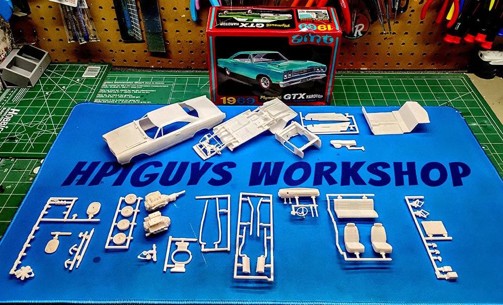 AMT 1/25 69 Plymouth Gtx Hardtop Model Kit — official product photo 3