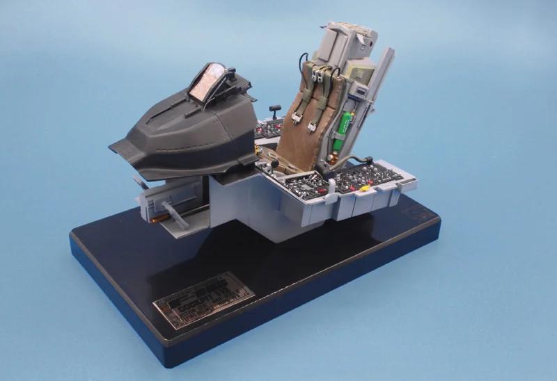 Italeri 1/12 F-16 Cockpit Model Kit — official product photo 5