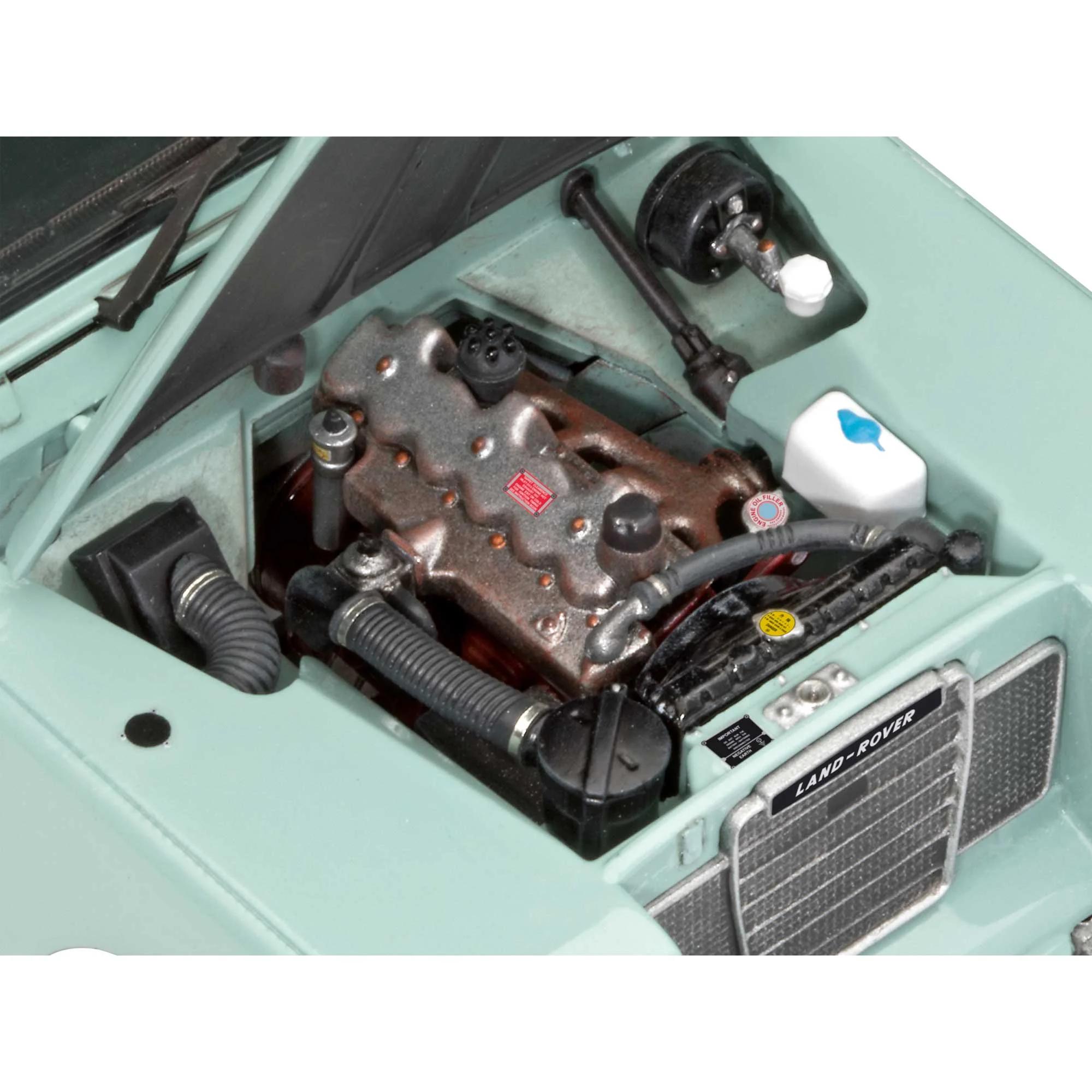 Revell 1/24 Land Rover Series III Model Kit — official product photo 5