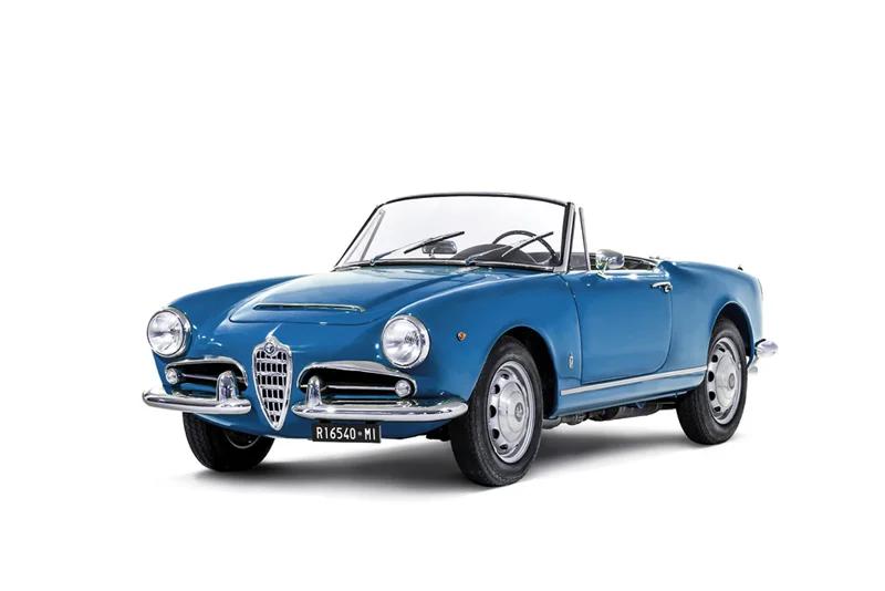 Italeri 1/24 Alfa Romeo Giulia 1600 Spider Model Kit — official product photo 1