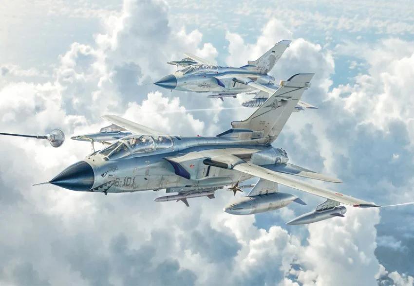 Italeri 1/32 Panavia Tornado Ecr Model Kit — box art