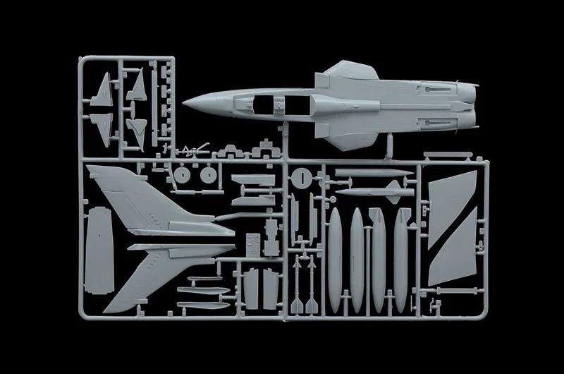Italeri 1/72 Tornado Gr 1 RAF Fghter Model Kit — official product photo 4