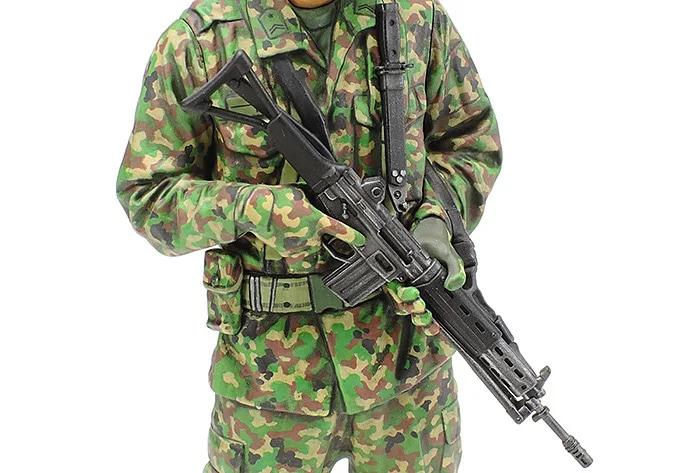 Tamiya 1/16 Jgsdf 10 Tank Crew Model Kit — official product photo 2
