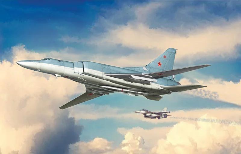 Italeri 1/72 TU-22M2 Backfire -b Model Kit — official product photo 1