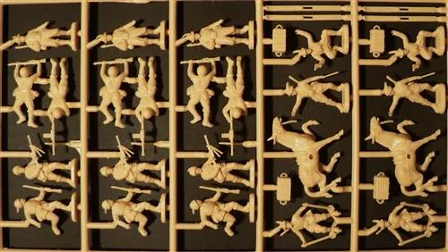 Italeri WWII Italianmnt Trps Alpini 72 Model Kit — official product photo 2