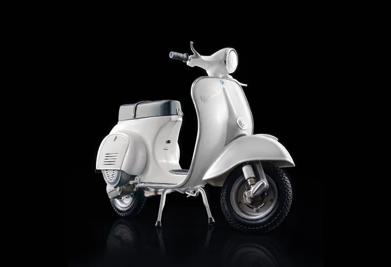 Italeri Vespa 125 Primavera 1 9 Model Kit — official product photo 1