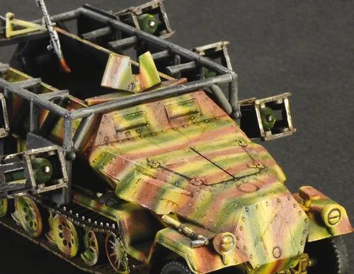 Italeri 1/72 SD Kfz 251 1 Stuka Zu Fuss Model Kit — official product photo 6