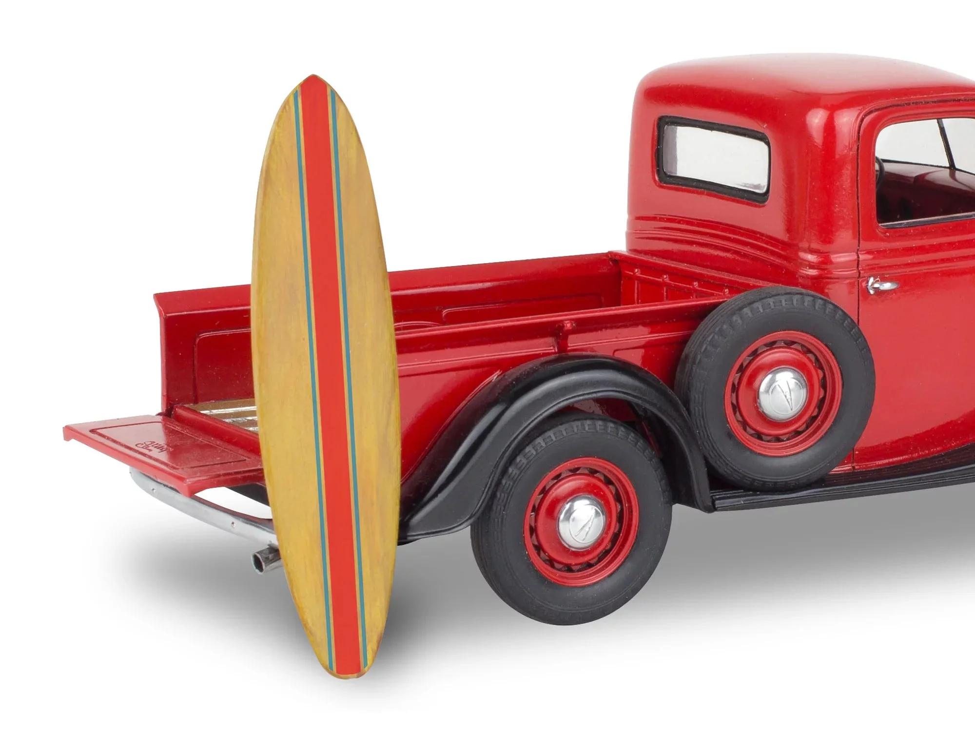 Revell 1/25 37 Ford Pickup 2n1 W Surfboard Model Kit — official product photo 6