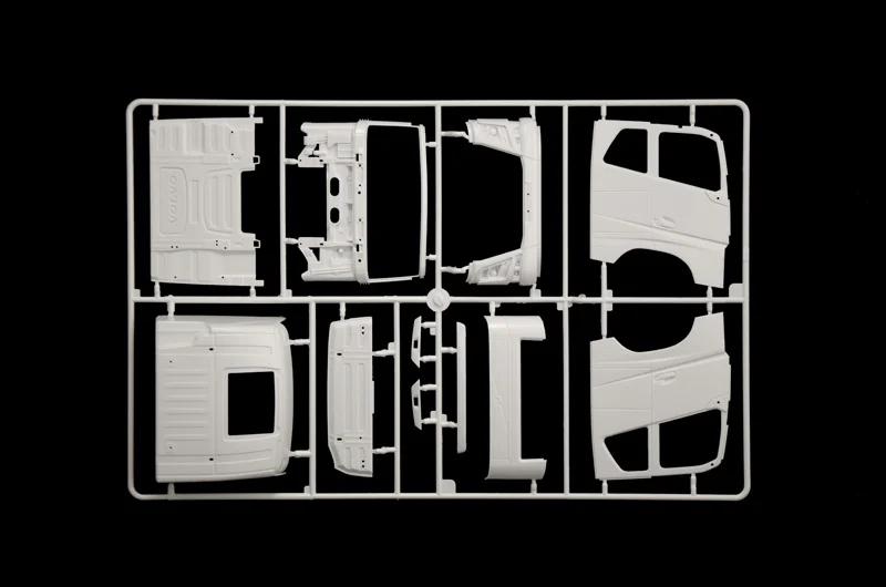 Italeri 1/24 Volvo Fh16 Medium Roof — official product photo 5