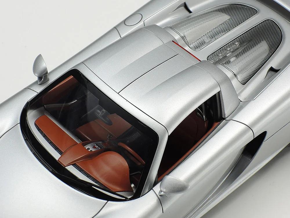Tamiya 1/24 Porsche Carrera Gt Model Kit — official product photo 3