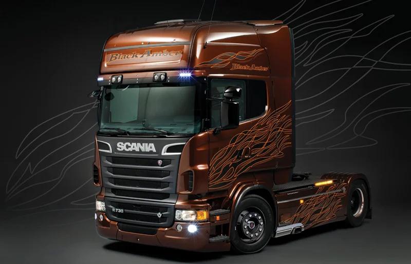 Italeri 1/24 Scania R Black Amber Model Kit — official product photo 1