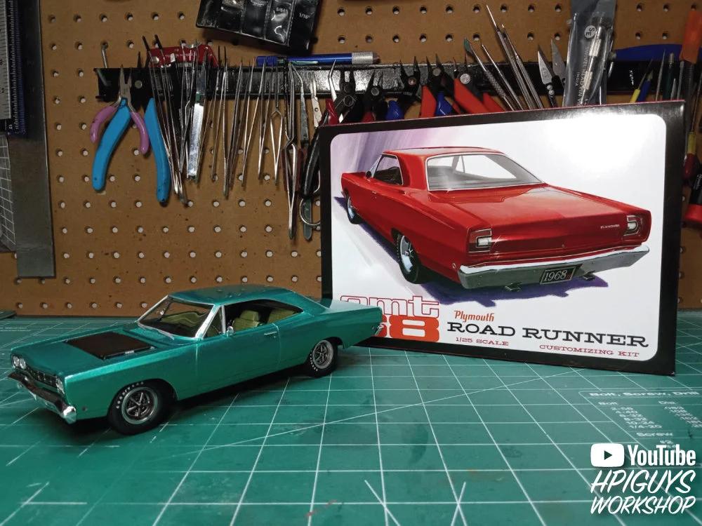 AMT 1/25 68 Plymouth Road Runner Customizin Model Kit — official product photo 5