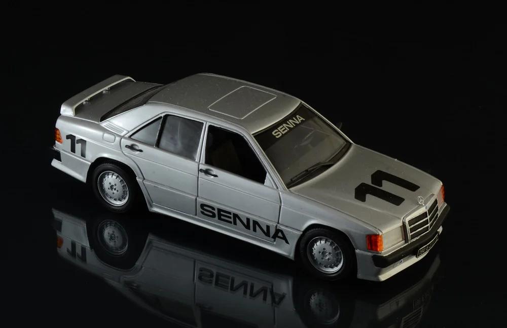Italeri 1/24 Mercedes Benz 190e 2 3 16v Model Kit — official product photo 5