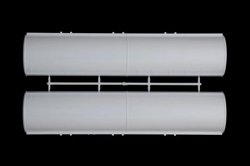 Italeri 1/24 Family Tank Trailer Model Kit — official product photo 4