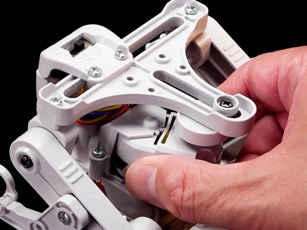 Tamiya Bipedal Walking Robot Model Kit — official product photo 2