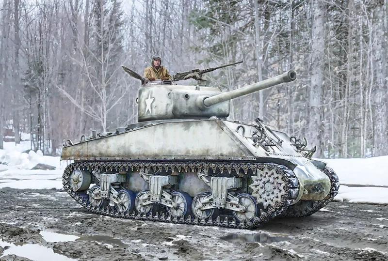 Italeri 1/35 Sherman M4a3 Wet W Fig Model Kit — box art