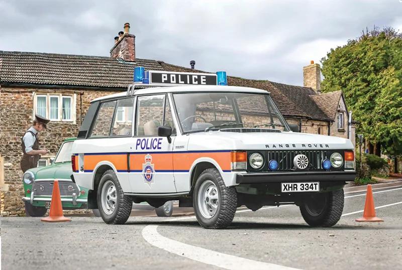 Italeri 1/24 Range Rover Police Model Kit — official product photo 1