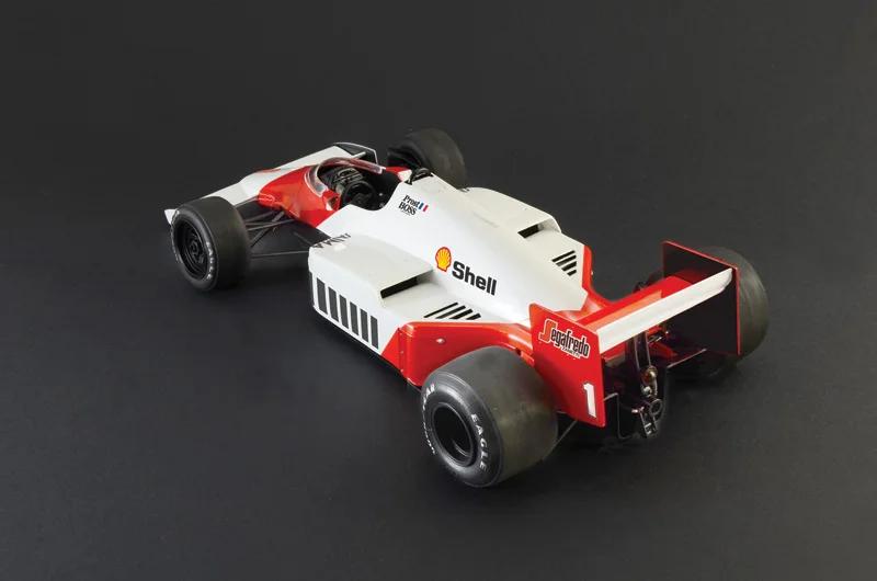 Italeri 1/12 Mclaren Mp4-2c Formula 1 Model Kit — official product photo 4