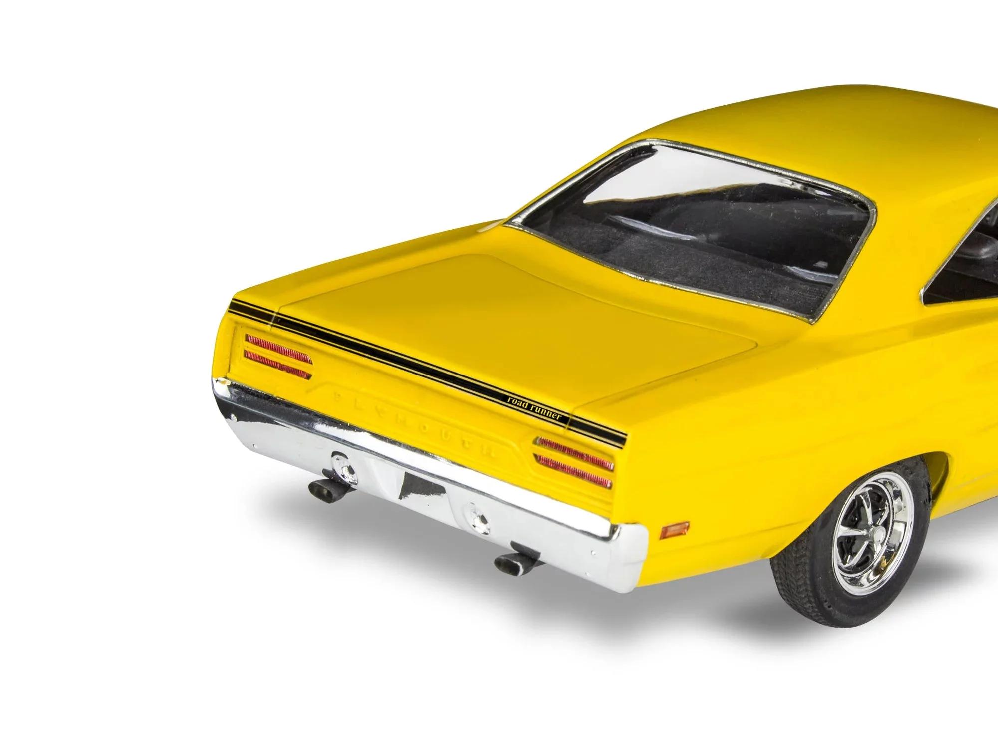 Revell 1/24 70 Plymouth Roadrunner Model Kit — official product photo 6