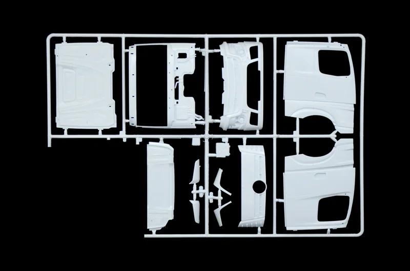 Italeri Mercedes-benz Mp4 Big Space Show Truck Model Kit — official product photo 5