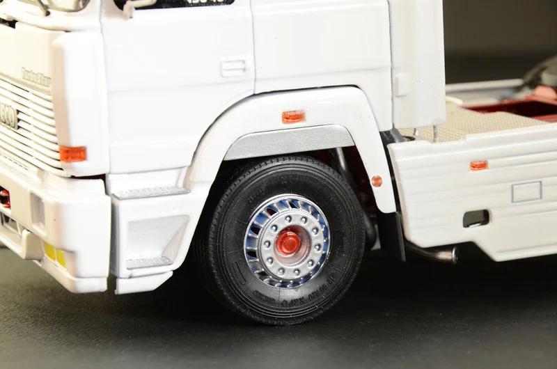 Italeri 1/24 Iveco Turbostar 190 48 Model Kit — official product photo 4