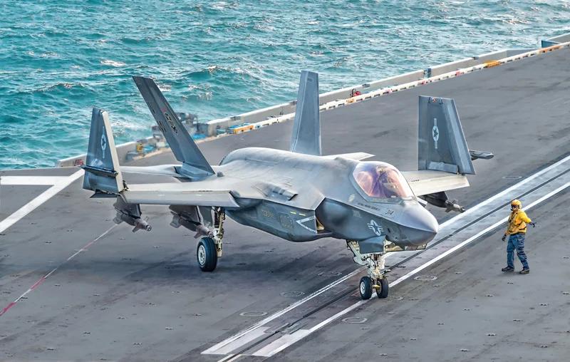 Italeri 1/72 F-35C Lightning II Model Kit — official product photo 1
