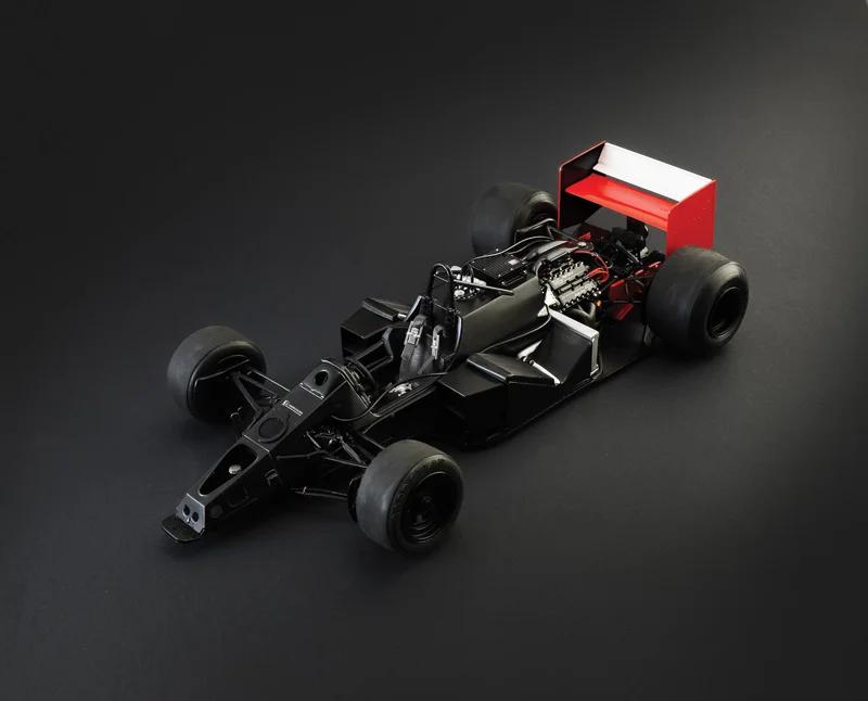 Italeri 1/12 Mclaren Mp4-2c Formula 1 Model Kit — official product photo 5
