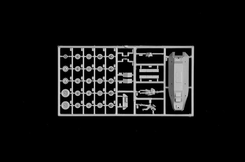 Italeri 1/72 SD Kfz 251 10 Model Kit — official product photo 4