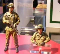 Tamiya 1/16 Jgsdf 10 Tank Crew Model Kit — box art
