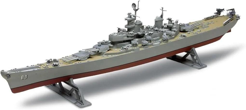Revell 1/535 Uss Missouri Bb-63 Model Kit — official product photo 1
