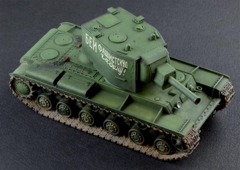 Italeri 1/56 Kv1 Kv2 Tank W Driver Model Kit — official product photo 5