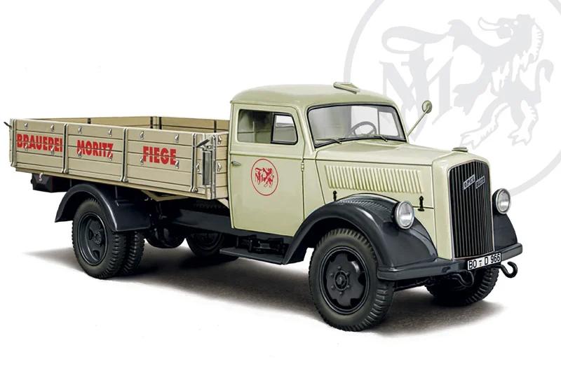 Italeri 1/24 Opel Blitz Classic Truck Model Kit — official product photo 1