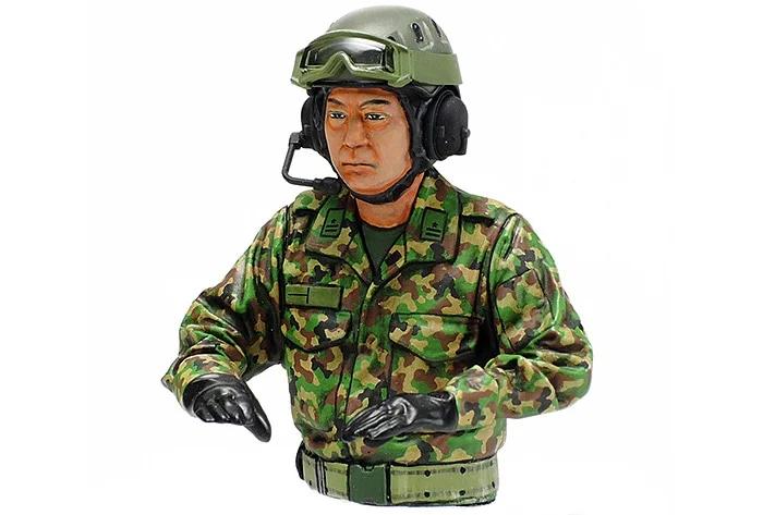 Tamiya 1/16 Jgsdf 10 Tank Crew Model Kit — official product photo 3