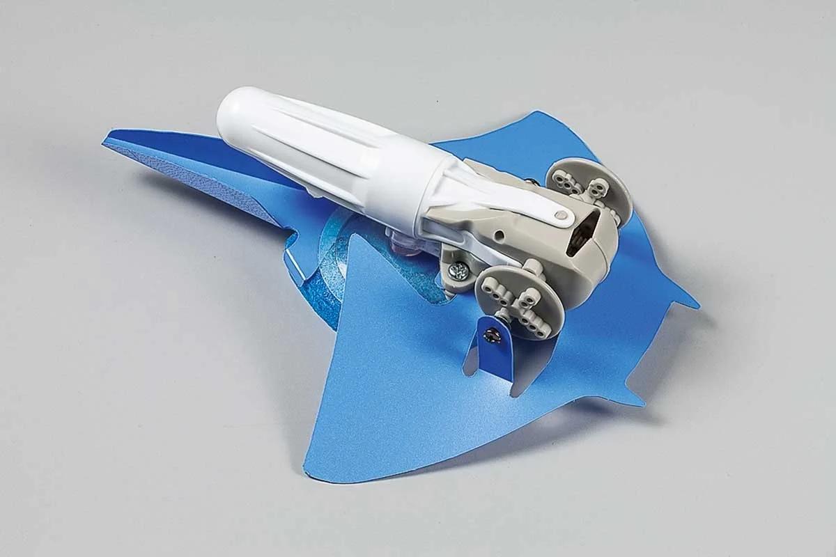 Tamiya Swimming Manta Ray Model Kit — official product photo 1