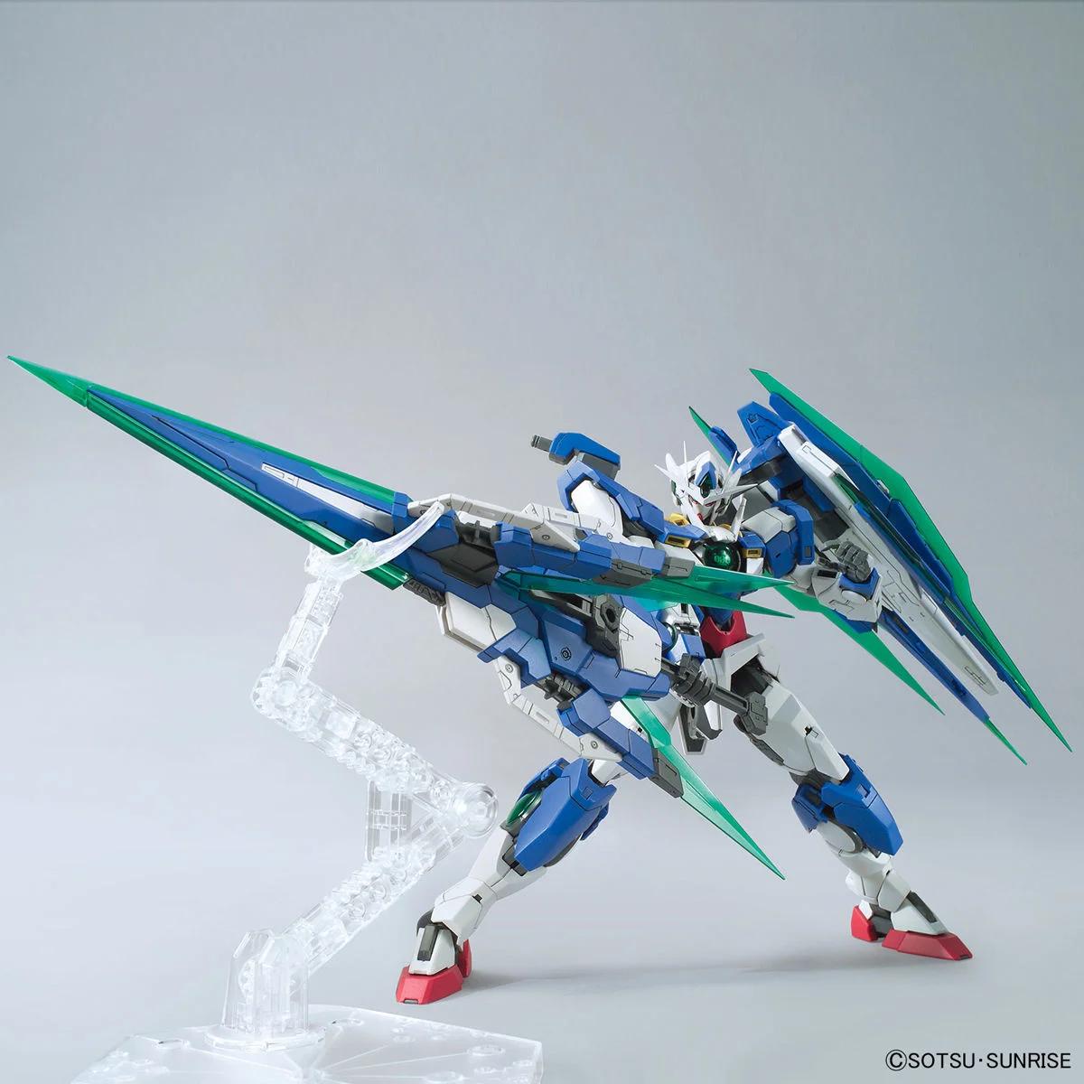 Bandai 1/100 MG 00 Qantfull Saber Gunda Model Kit — official product photo 2