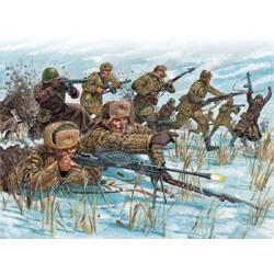 Italeri 1/72 WW-II Russian Infantry Model Kit — box art