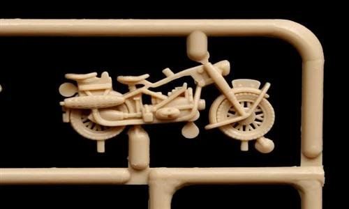 Italeri 1/72 WW-II German Motorcycle Model Kit — official product photo 5