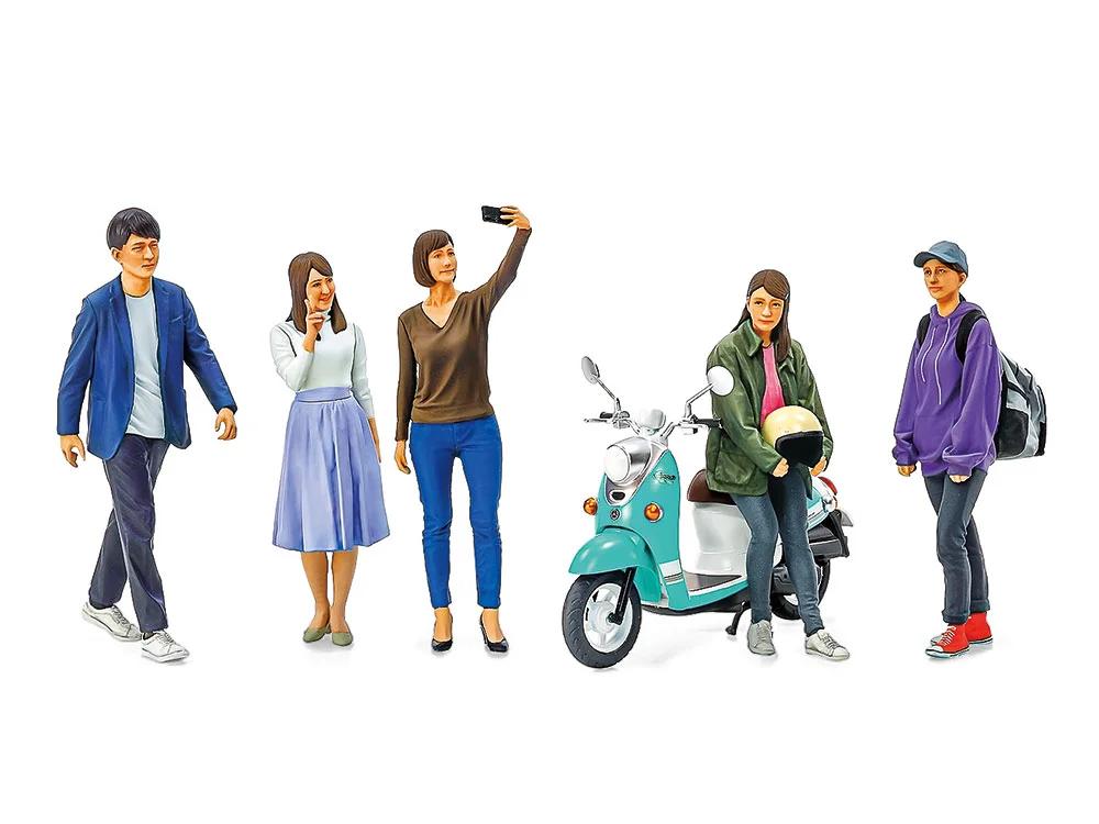 Tamiya 1/24 Campus Friends Set II Model Kit — official product photo 1