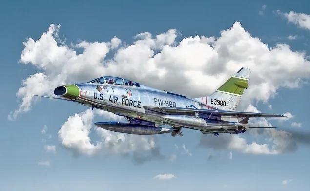 Italeri F100f Supersabre USAF Fghtr 72 Model Kit — box art